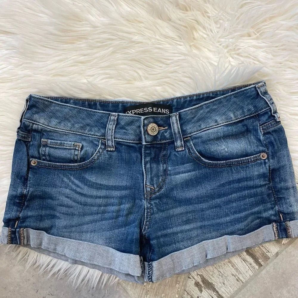 Express 00 stretchy dark wash folded hem shorts w/pockets
